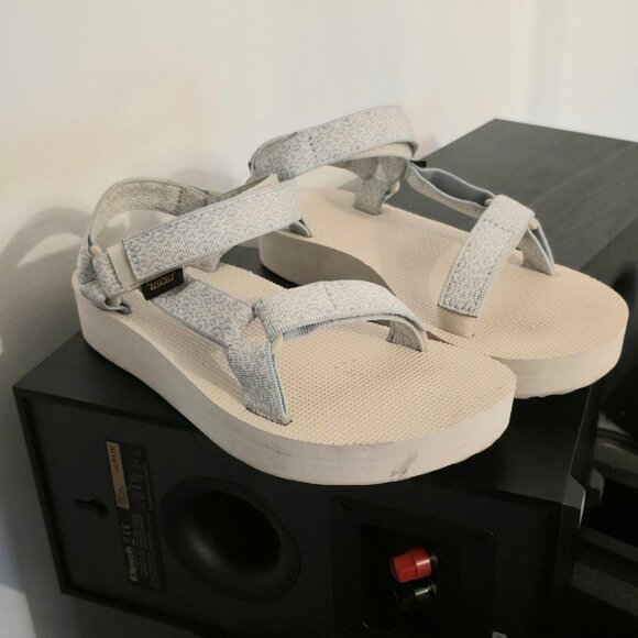 In Great Condition! Teva Women's Midform Universal Sandal - Picture 1 of 3